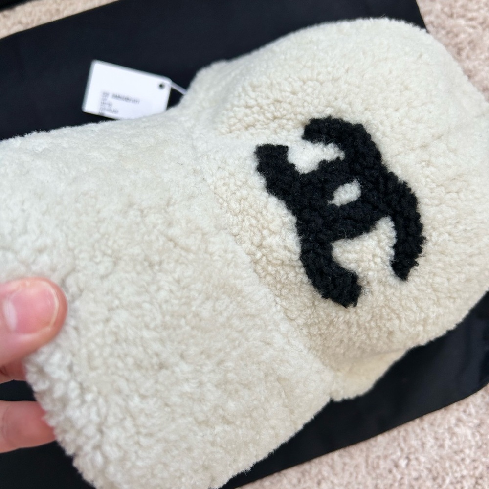 Chanel Shearling cap. One size - Picture 11 of 11